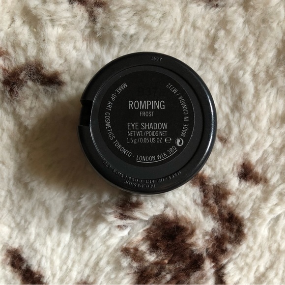 DISCONTINUED MAC Eye Shadow // Romping - Picture 4 of 5